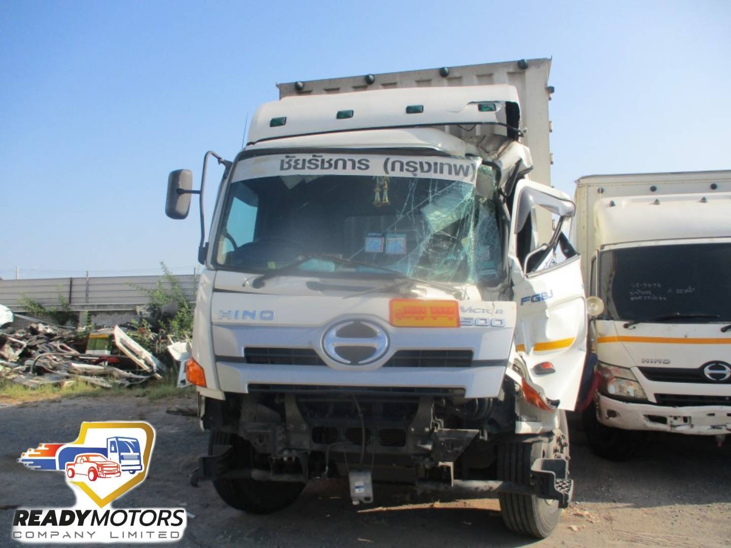 รถบรรทุก HINO Victor 300 เสียหายจากอุบัติเหตุที่อู่ซ่อมรถ