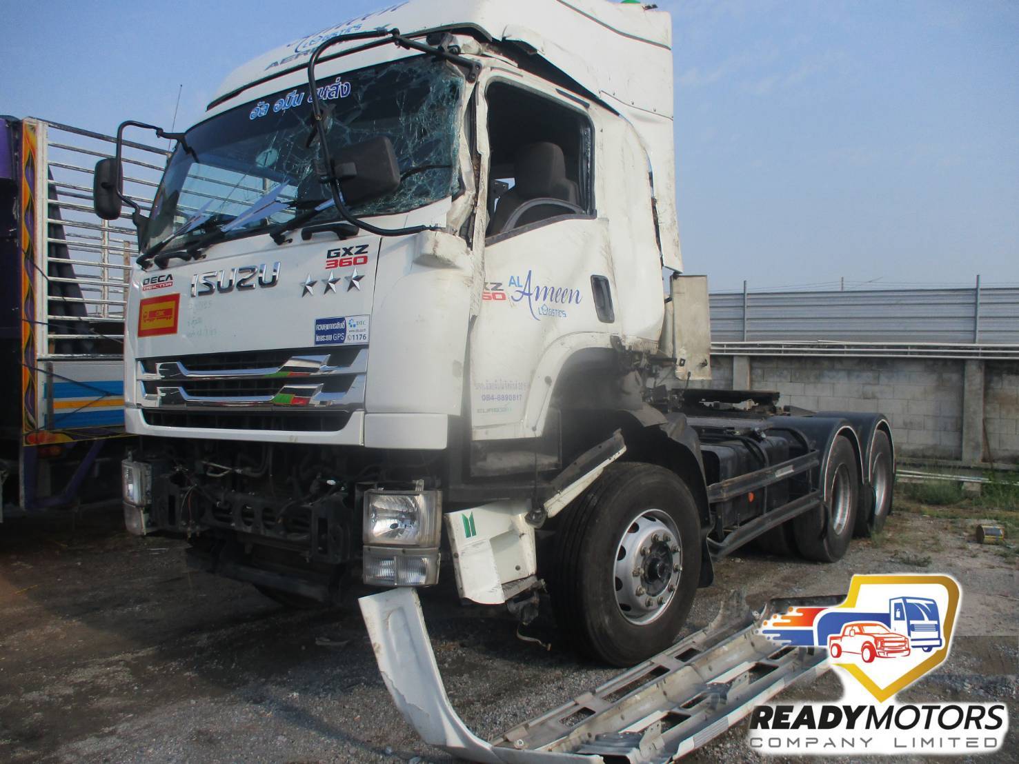 รถบรรทุก Isuzu GXZ 360 ที่ได้รับความเสียหายจากอุบัติเหตุที่ศูนย์ซ่อมสีตัวถัง